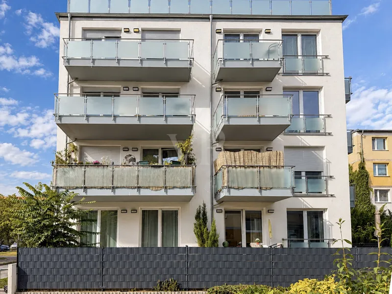 Sofort bezugsbereit: Barrierefreie 2 Zimmer Wohnung mit Südbalkon und Aufzug in Berlin-Pankow — photo 1